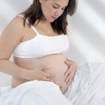 Die Haut am Bauch, an den Hüften und am Gesäß ist während der Schwangerschaft am meisten strapaziert.